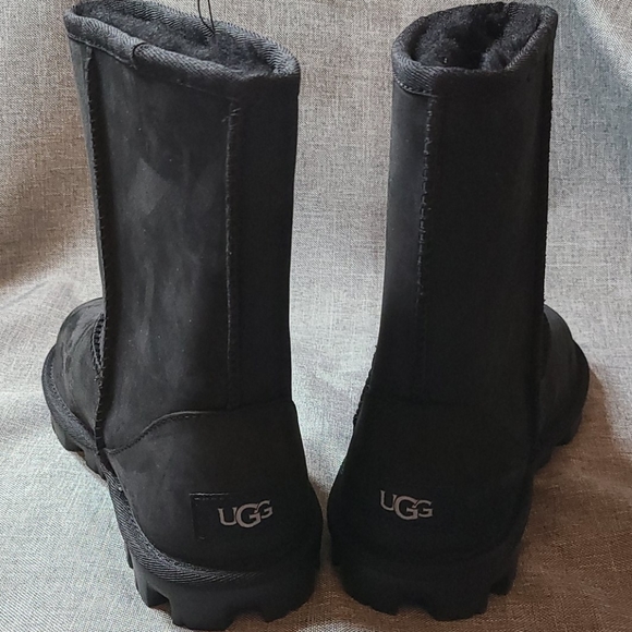 Uggs - Picture 4 of 4